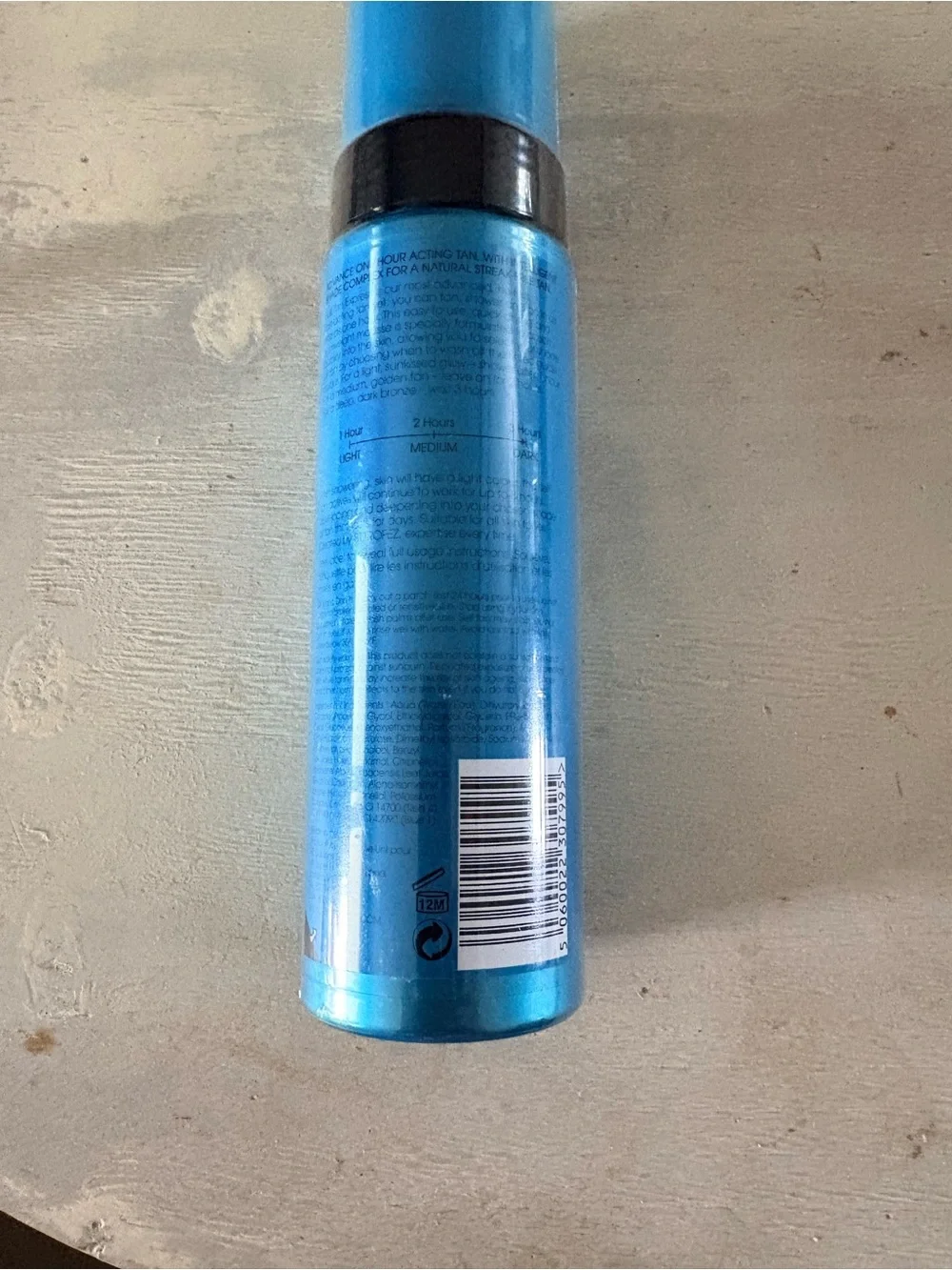 St. Tropez Bronzing Mousse with Blue Velvet Dual-Sided Applicator Mitt